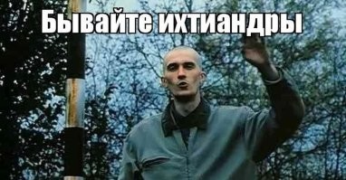 В Индонезии туриста снесло волной, когда он позировал для фотографии