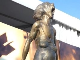 Большой соляной лизунец: история о том, как горожане придумали создавать эффектные и дорогие объекты искусства с помощью животных