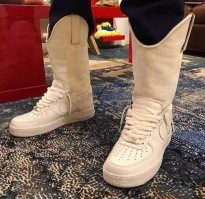 Нормальные сапатос - для "в лес за грибами"! Шнурки и завязать не в падлу!
Если, конечно, цена не как за феррари.