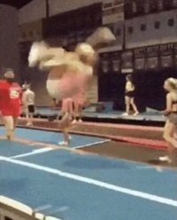 Да у неё в жопе не то, что батарейка - аккумулятор как минимум.