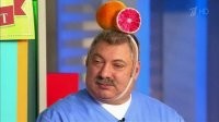 Сразу узнаю передачу "Здоровье" с Еленой Малышевой: Чувак в дурацком прикиде, значок первого канала...