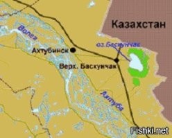 Баскунчак. Озеро в Астраханской области. Один из самых солёных водоёмов в мире!
Здесь добывают 80 % российской соли, а ее запасов, по подсчетам ученых, хватит еще на 4000 лет. Наследие древних океанов. Баскунчакское месторождение соли начало образовываться около 260 миллионов лет назад, во времена древнего океана Тетис.
Берега озера состоят из чистейшей поваренной соли, а содержание её в воде настолько высоко (около 300 г/л), что она непригодна даже для жизни бактерий. Солёней Баскунчака, пожалуй только озера Эльтон, и то не всегда. В озере Эльтон только в сильную засуху солёность достигает 500 г/л.... а так 200-250 г/л.
Плотность солёной воды озера Баскунчак такая, что в озере невозможно утонуть... просто лежишь на воде и не тонешь. А после выхода из воды очень быстро покрываешься солёной коркой. Поэтому, если поедите туда, обязательно возьмите с собой большую ёмкость с пресной водой, потому как помыться там негде.