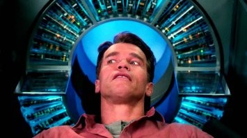 Ага, так вот уколят, а потом очухиваешься и начинаешь стрелять из бластеров, лететь на Марс, чтоб включить кислородную установку. Даже видео есть.