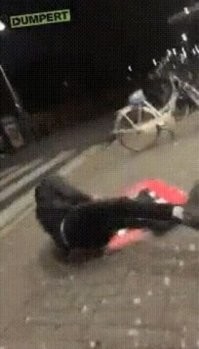 Притащил Вовочка домой бумеранг, а папа задолбался его выкидывать.