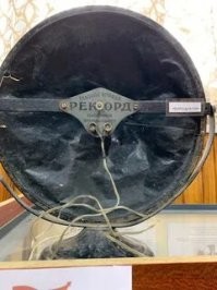 У моего деда висело на стене что-то похожее и был свой колхозный диджей