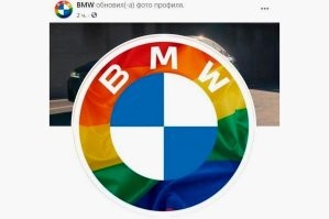 В Екатеринбурге мужчина разбил зеркало автолюбительнице за неправильную парковку