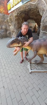 Совать голову в пасть динозавру было не лучшей идеей