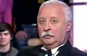 Жарили мясо? Жарили сосиски? 
Вы где всё это взяли в июле 91-го? Вожатых на рынок заслали? Наверное за их же бабки?
