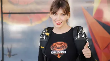 Итальянская парашютистка связала себя узами брака в небе