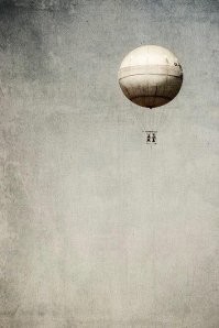 Воздушный шар с двумя учёными унесло ветром. Летели, летели видят внизу мужик идёт. Кричат ему : - мы где?
Тот отвечает: - в воздушном шаре.
Один учёный другому говорит:
-100% это военный - ответ быстрый, правильный, а главное на..уй никому не нужный...