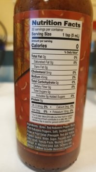 По-настоящему острые соусы употребляются в таких объемах, что всерьез учитывать калорийность просто нелепо, о чем и написали производители. Кстати, вот ТТХ моего соуса в полмиллиона сковиллей... Рекомендуемая разовая доза - 5 мл. Какая разница для такой капли сколько там калорий?