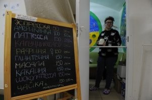 Было уже подобное, и закрылось. Бабы не шарят, что " только для дырочек", значит, что тебе никто ничего не купит, сама плати.