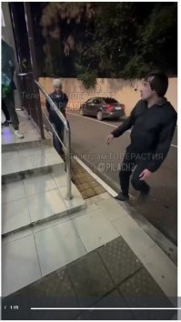 Ширина тротуара в этом месте впечатляет