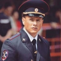 Вот основной сотрудник внутренних дел, а не эти с автоматами и гранатометами.