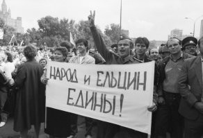 Так народ хлопал и Ельцину и Горбачеву - в рот им смотрел. Нету надёжи на народ.

Особенно глянь на последнюю фотку - начать комментировать - пойдут одни маты.