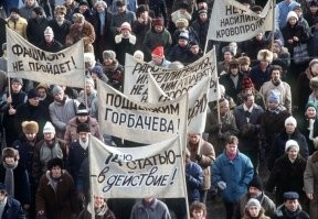 Так народ хлопал и Ельцину и Горбачеву - в рот им смотрел. Нету надёжи на народ.

Особенно глянь на последнюю фотку - начать комментировать - пойдут одни маты.
