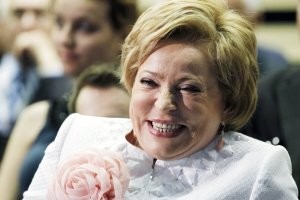 Уборка улицы незаменимым ценным специалистом