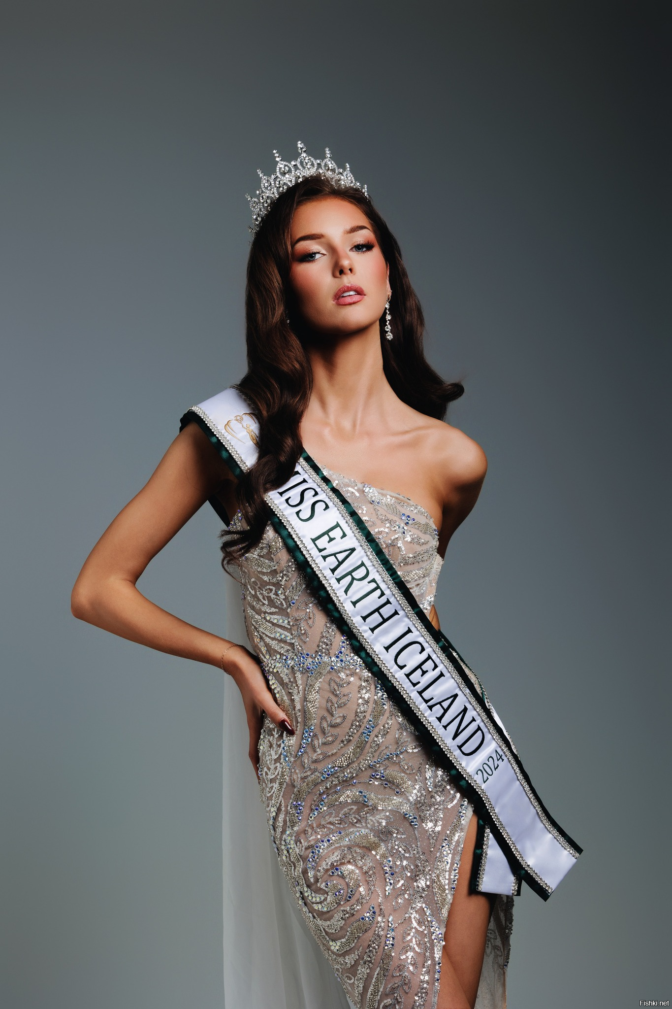 Сисек нет и имя дал-бы-эпическое.