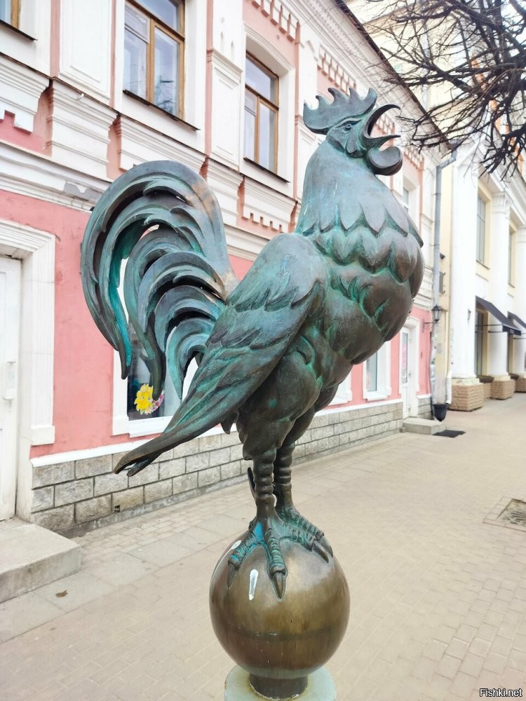 В Твери тоже есть памятник петуху. На Трехсвятской. Хоть и не по понятиям это)))