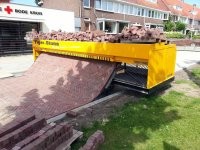 Не брусчатка



а тротуарная плитка.