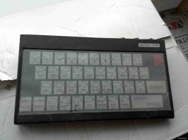 Помню,  в магазине Спектрум продавался с бескнопочной клавиатурой. Сколько матерных отзывов я слышал от владельцев сего. А в то время выбирать особо не из чего было.