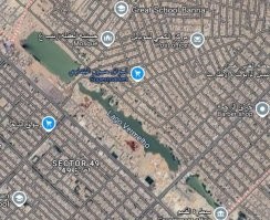 5. На Google картах можно найти кроваво-красное озеро. Оно располагается за пределами Садр-Сити в Ираке, и никто не знает, почему оно такого цвета.
------
Никто не знает, почему кровавое озеро красное, а гугл карты даже не знают что оно красное...