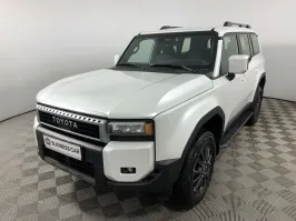 Да ясно что голый! Просто когда еще досанкционно наши сраные дилеры объявляли цены с преставкой "ОТ", то имелись ввиду эти самые "голые" комплектации, которых никто в глаза в России не видел! Ну а дальше по "классической схеме": Вот есть в наличие машины с опциями...В два, три раза дороже чем "ОТ"! Потом стали работать по предоплате, машины по полгода шли! Ну а потом санкционный триндец! Щас вроде это чудо от 10-ти стоит....