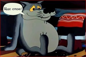 Кот деловито уселся на разрушенной скамье