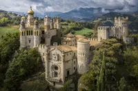 на фото красиво а в реальности стоит полузаброшен и окна много где выбиты.