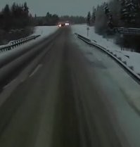 А чё, у рега тормозов нет или мозгов, издалека видать - впереди какая-то напряженка!