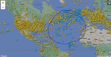 Да, про север понятно. Это я знаю, что через север маршрут короче. Первый полет из России в Северную Америку был через север. В то время не было диспетчеров, и пилоты шли десятки часов по своей навигации, которая в то время была далека от идеала. Читал.
А вот через океан - летают, и еще как. Есть у самолетов показатель, я уже не помню, как он называется.. Там то ли класс, то ли уровень... короче, измеряется расстоянием, которое он сможет пролететь при отказе одного двигателя. И те классы, которые способны дотянуть до берега из любой точки маршрута над водой, допускаются для полетов напрямую через океан. 
Черт, вот только не помню, как это называется.......