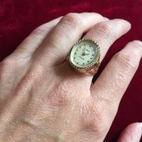 Нашёл чем удивить. В 80-х, у нас школе училка по музыке вот такие носила. Механические то сложней сделать