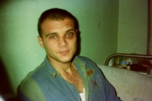 В отпуск из армии приехал)
