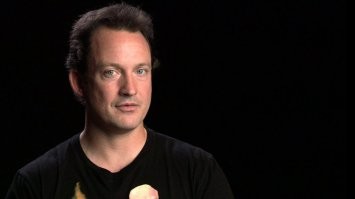 Если нужно тянуть истории и движением шлюх, то почему бы не вспомнить историю Криса Авеллона? Легендарный человек из игровой индустрии, сценарист и геймдизайнер, он приложил руку с десятку культовых игр. Без всяких сомнений, один из самых значимых и важных людей игровой индустрии. 

Так вот, было дело, когда под волну "отмены", попал и этот человек. В суде он доказывал, что никак не мог изнасиловать тупую шмару, потому что его член несколько короче атлантического океана и он находился в деловой командировке в Европе, на другом континенте, от изнасилованной шлюхи.  Несмотря на абсурдность всех обвинений, имеющие все доказательства, фемки прогнули игровую индустрию бубликом, и студии разорвали все контракты, заморозили все проекты с Крисом. Мужик тупо выпал из обоймы года на три, только вдумайтесь, он каждый год консультировал и что то писал для двух-трех игр( а то и больше, занимаясь совсем небольшими консультациями) , а тут его просто выкинули на мороз. К счастью, "хэппи энд", в какой то мере случается, и несмотря на всё немыслимое психологическое давление, когда он реально задумывался о суициде из-за не возможности заниматься любимыми делами, таки чёрная полоса закончилась, его оправдали. Более того, он не зассал и начал судиться в ответ со шлюхами и теперь они должны ему сумму с 7 нолями....