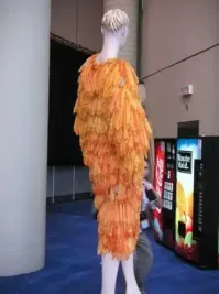 Идея может и не плохая,но реализация.гоно.Из гон.донов и то красивей получается.И да,все платья из гон.донов.