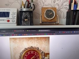У меня "танковая" Молния с недельным ходом , над столом стоит , достаточно точно тикает . 
Когда малым был и дед позволял их заводить - был вне себя от счастья . И было это полста с гаком лет назад . А они до сих пор тикают .