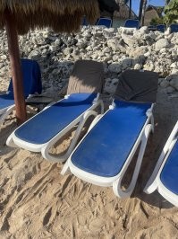 Я их просто выкидываю подальше, если есть лужа - швырну в лужу, с какого проявлять уважение к тем, кто нагло ложит на всех болт?