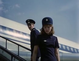 Яковлева хороша! Но чтобы поддерживать такую форму нужно время от времени заниматься физкультурой, а главное - не есть сладкого