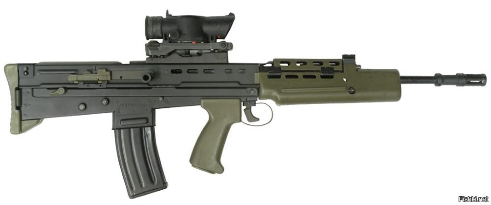 у часового винтовка L85A1 с прицелом SUSAT, то ещё "изделие"