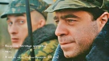 Парень пробежался на месте со спецэффектами и напомнил компьютерного персонажа