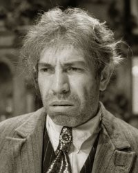 Озвучкой мне напомнил чем то