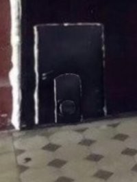 Для ужа, нужно покруглее дверь.