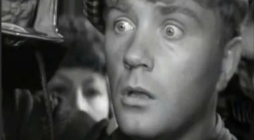 Вся суть человеческая, как был Шура Балаганов нищим вором, так получил 10 000 и все одно спёр трёшку в трамвае. Вот нафига тебе второй телефон? С двух рук звонить, по-македонски?