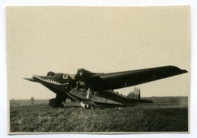 АНТ-9 из агитэскадрилии. Самолётам давали имена массовых газет и журналов, при технической возможности соответственно украшали. Этот рекламировал журнал "Крокодил".