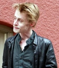 Может в этот раз не забудет? Хотя, учитывая, каким он стал - брать его с собой вообще не вариант ...