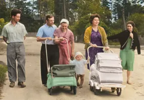 Крайняя справа, это жена Юрия