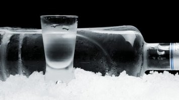 Со слезинкой на запотевшем боку.