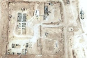 "Русские военные базы быстро эвакуировали!" - Сирийские СМИ сообщили об отходе российских подразделений с двух объектов, прежде использовавшихся ВС РФ на севере страны. 
База в Манбидже  использовалась как перевалочный пункт при патрулировании местности в данном районе.
База в городе Кобани использовалась для мониторинга реализации соглашения о прекращении огня на границе с Турцией. 
Т.е по существу это мелкие подразделения ни на что не влияющие.
И откуда известно, что РФ опять не зайдёт на эти базы после нормализации?

База в Кобани. 15 палаток в пустыне...