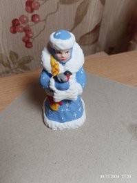 Искал в интернете фигурку Деда Мороза в 3D распечатать - Санта Клаусов пропасть, 1 к 100. Нашел, получилось неплохо. И напарницу ему нашёл.