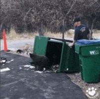 Иплись втроём, никого не трогали. нет, блть, припёрся..